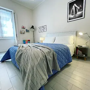 https://50-papiniano-apartment.it-lombardy.com