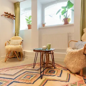 https://weesper-studios.amsterdamhotelsnl.com